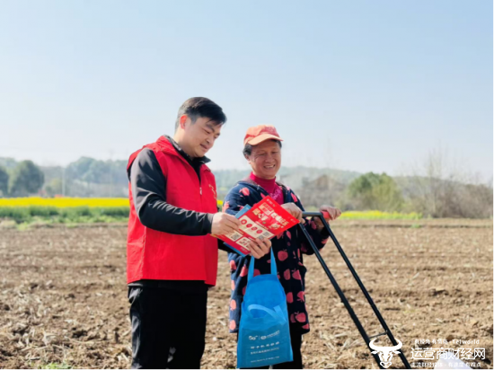 (湖北移动工作人员积极开展“五进”宣传工作)