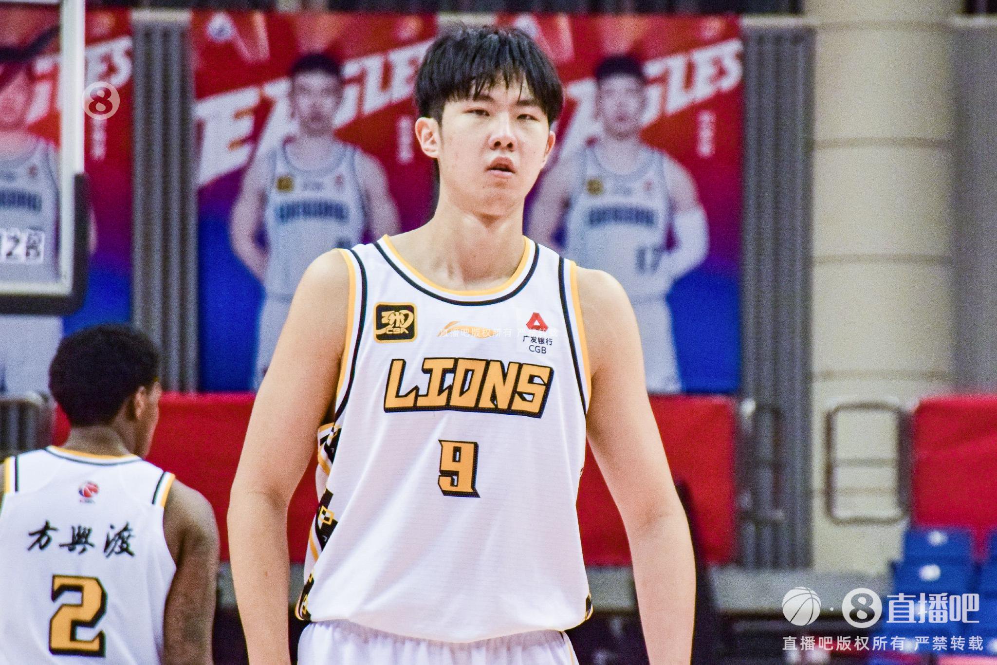 🤕广厦官方：赵嘉仁训练摔倒后身体不适 经医院研判&赛季报销|赵嘉仁|浙江广厦|赵嘉仁|浙江广厦|嘉仁_手机新浪网