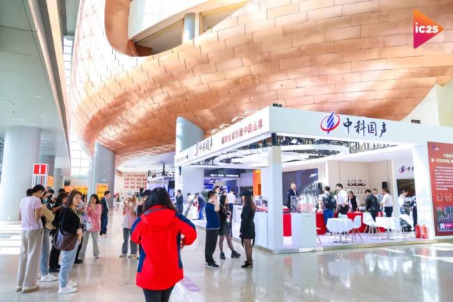 全国会议系统团队中吉吉恩（