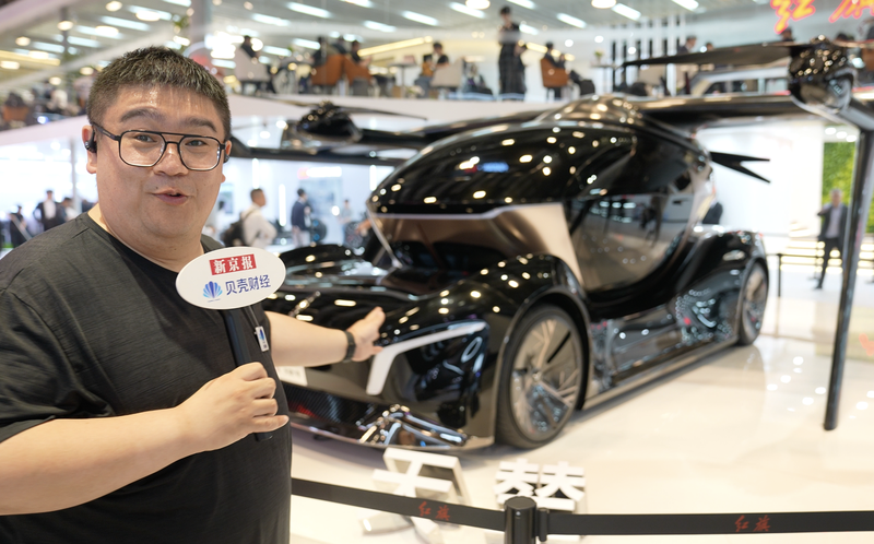2025上海车展,红旗首款豪华遨游汽车“天辇1 号”。新京报贝壳财经记者李学浩 摄