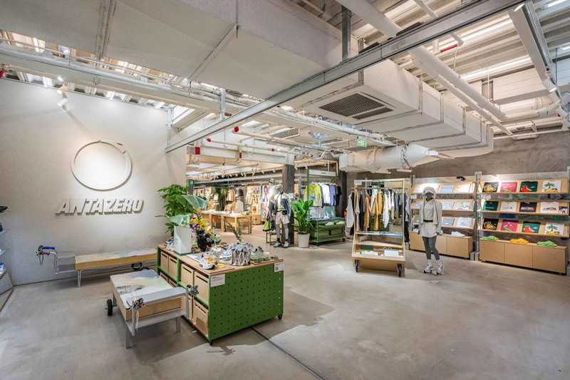 安踏 0 碳使命店 店内空间焕新
