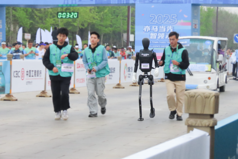 行者二号机器人（记者实拍）