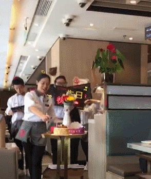 在电商平台，你能找到很多生日礼包、生日月专属优惠券或是积分翻倍服务。