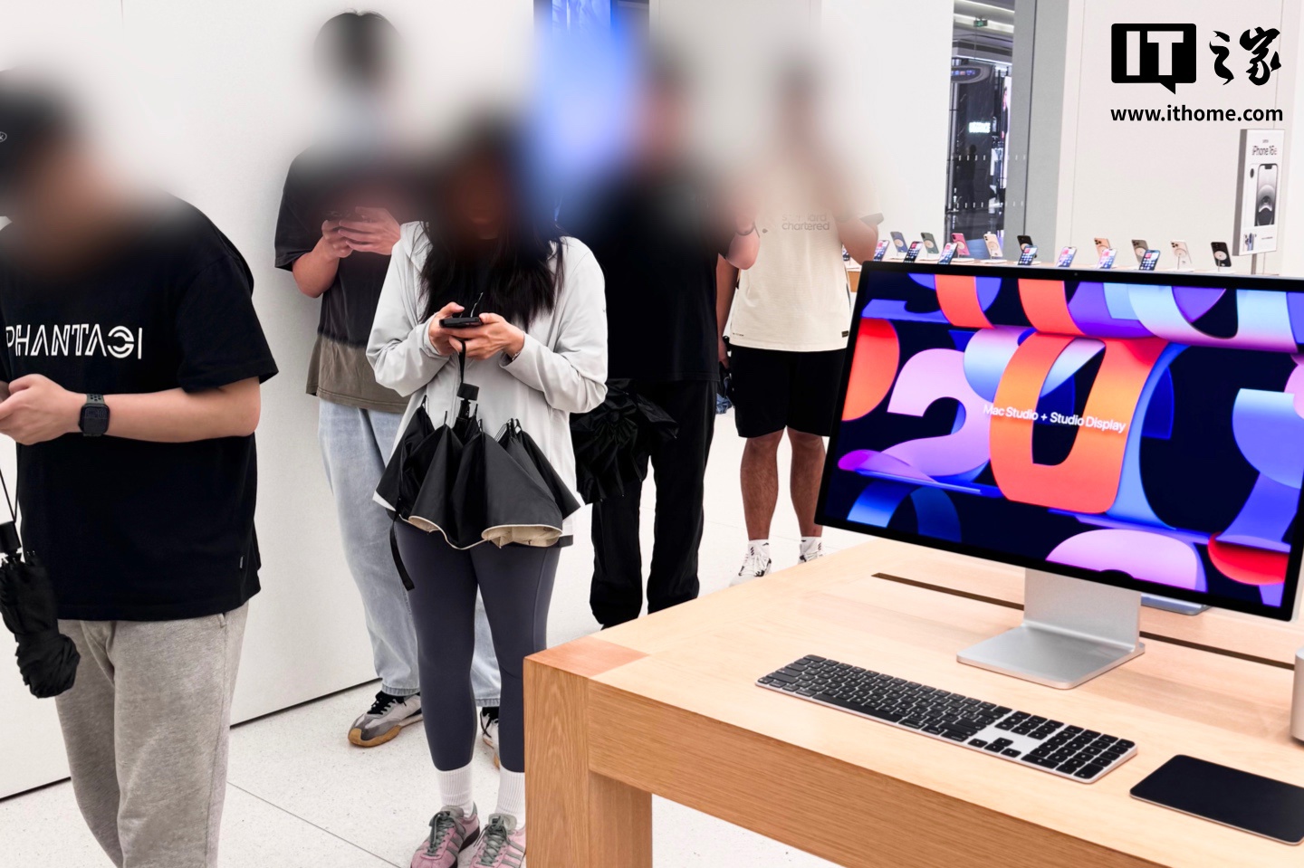 ▲ 现场排队情况（福州泰禾广场 10:00）