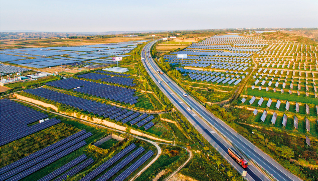 位于陕西省渭南市蒲城县永丰镇刘家沟的隆基光伏产业项目。图/IC