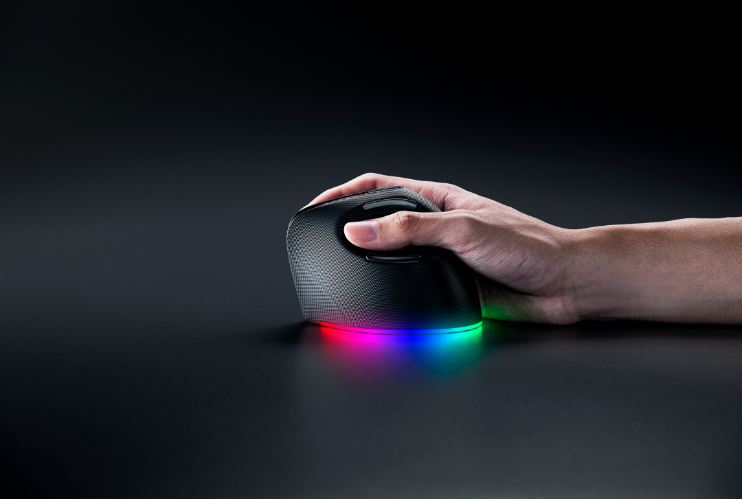 Razer的第一个垂直鼠标Pro点击了V2垂直版本发行: