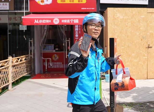 图说：浙大博导袁哲“没苦接着硬吃”，用AI助手“小饿”跑外卖