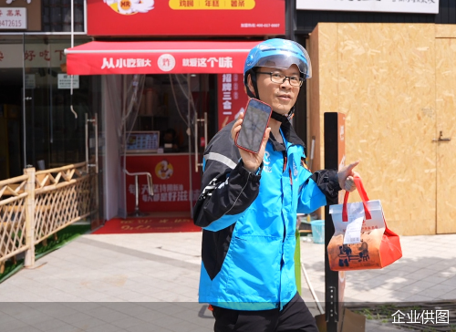 浙大博导袁哲“没苦接着硬吃”，用AI助手“小饿”跑外卖