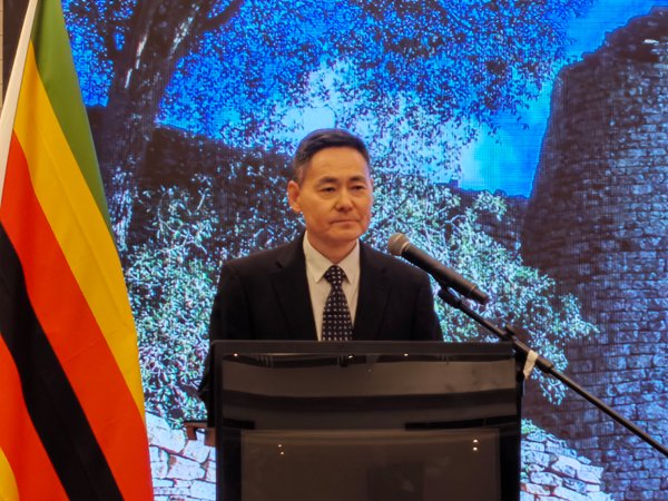 外交部非洲之角事务特使薛冰出席庆祝津巴布韦独立45周年暨中津建交45
