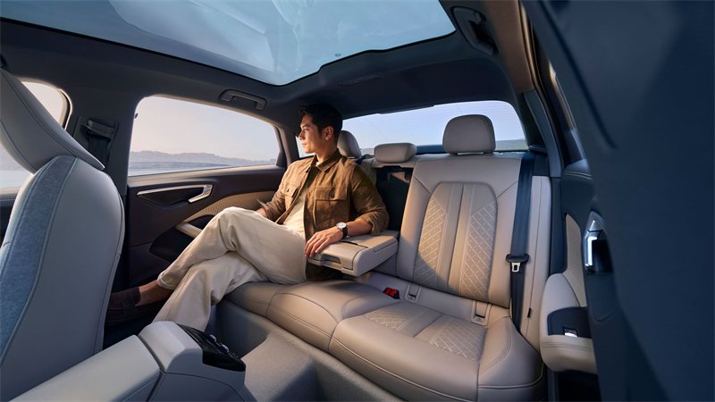 一汽奥迪A5L和全新奥迪Q5L上海车展同台亮相，开启智能豪华出行新篇章