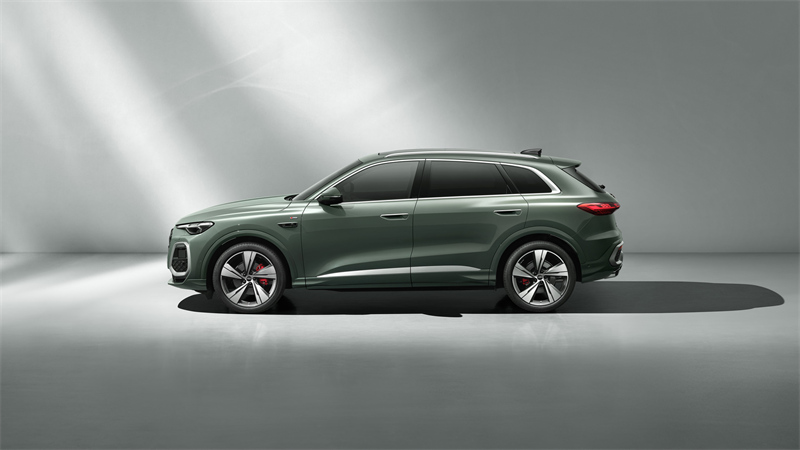 一汽奥迪A5L和全新奥迪Q5L上海车展同台亮相，开启智能豪华出行新篇章