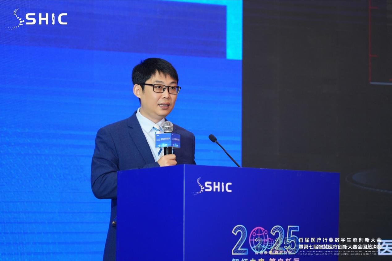     华为通信产品线园区网络领域总裁赵少奇发表演讲