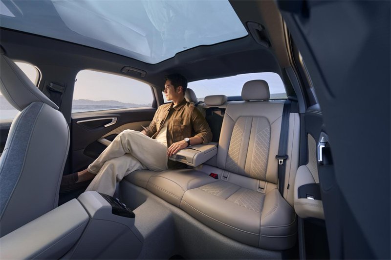 一汽奥迪携强大产品阵容闪耀2025上海国际车展