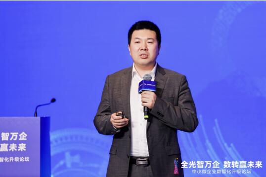 华为中国运营商网络Marketing与解决方案销售部部长王崇发表主题演讲