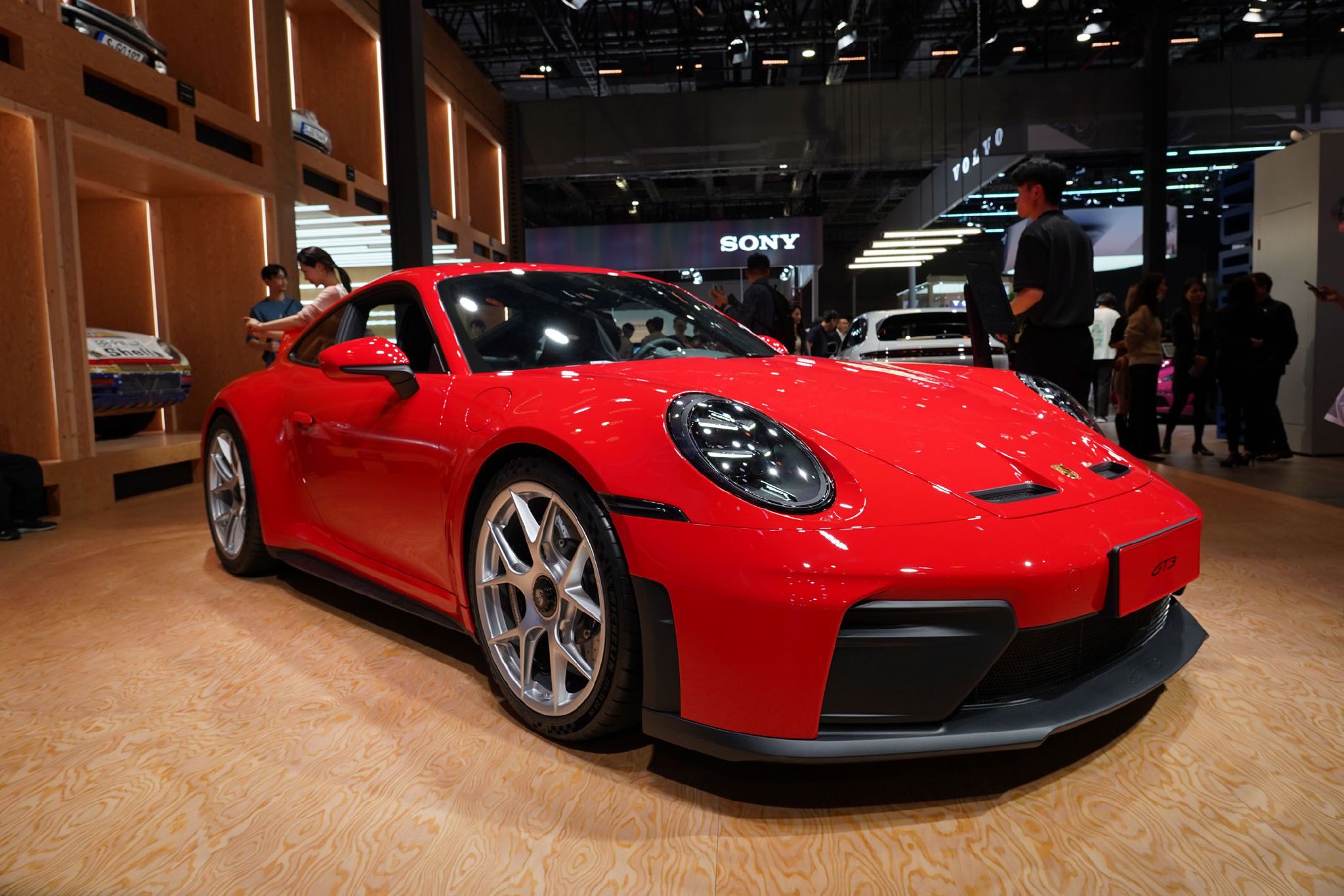 　　图为2025上海车展展示的保时捷GT3。