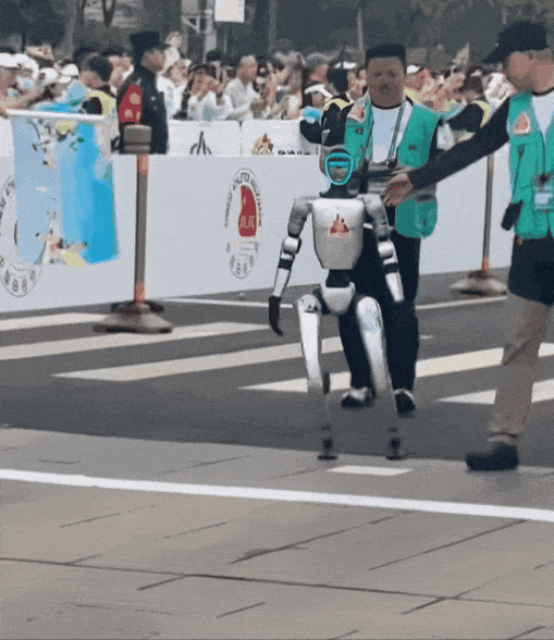 起跑线上摔倒的宇树