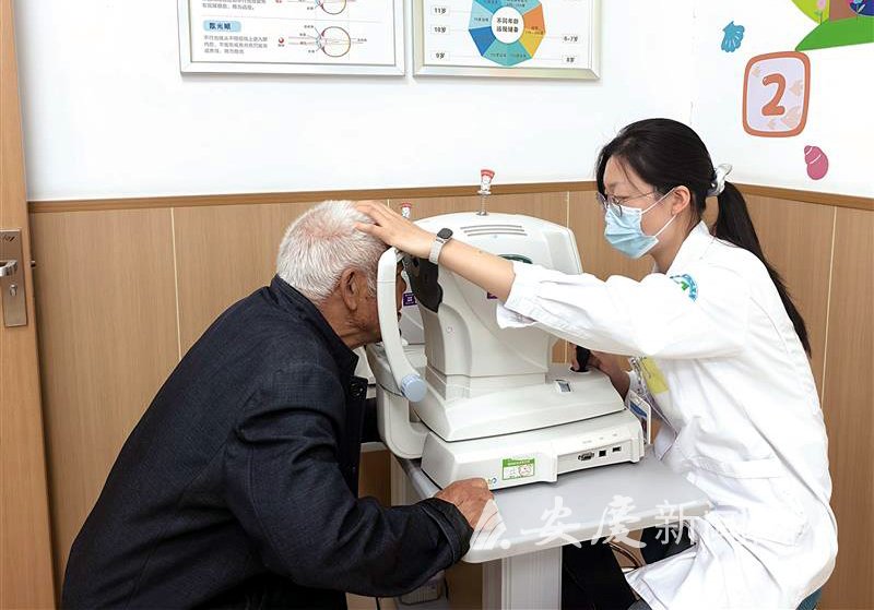什么是验光机成品老花镜小心越戴眼越花医生:会加重眼部负担 应去正规医院或专业机构验光-上海聚慕医疗器械有限公司