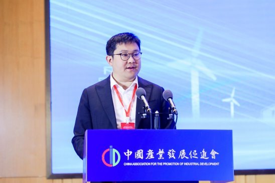 海辰储能董事、副总裁庞文杰宣读《发展倡议》