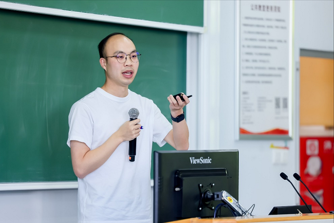     （昇腾计算工程师程麟胜）