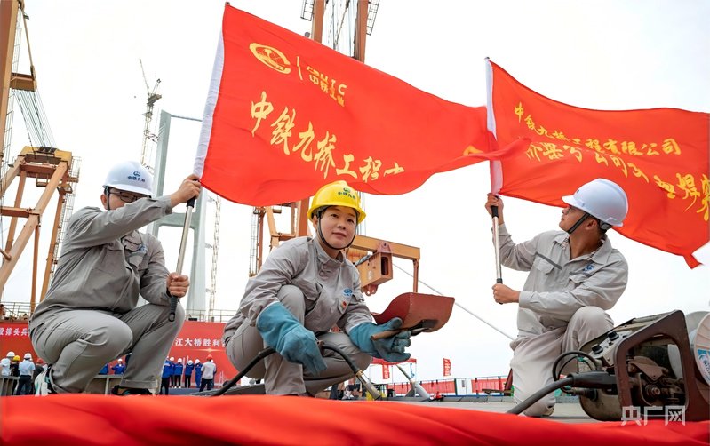 “焊接女神”刘青:焊枪为“针”绣出中国质量|刘青|中国_新浪新闻