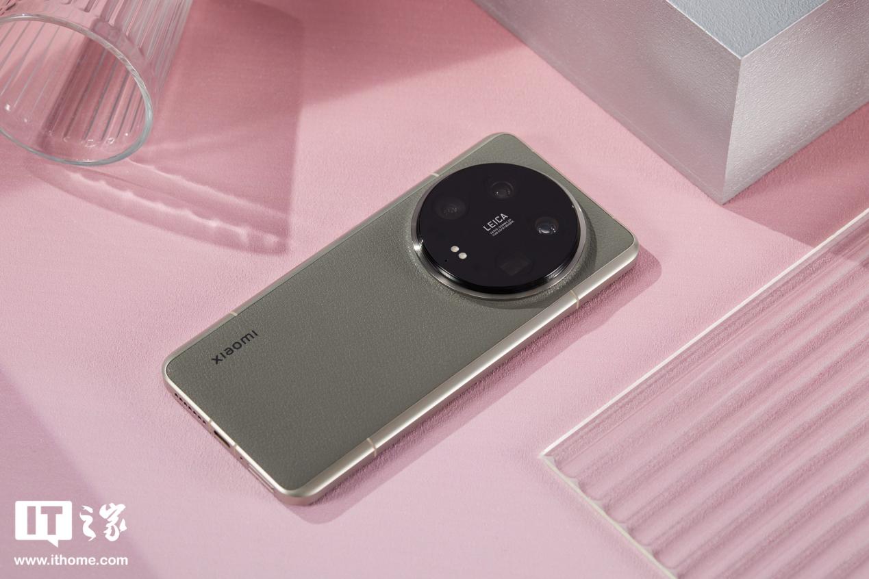 IT之家开箱：小米 14 Ultra 钛金属特别版图赏