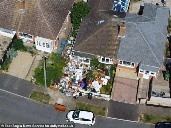 一个女人沉迷于Pag -shaing：她自己的花园变成了“