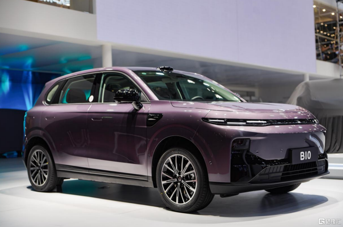 （图片描述：零跑B10亮相上海车展）