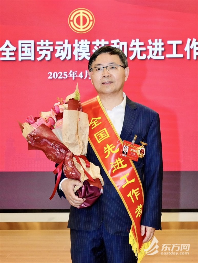 奋勇争先实干家|全国先进工作者王公龙:做党的创新理论的忠诚研究者、阐释者、传播者|马克思主义_新浪财经_新浪网