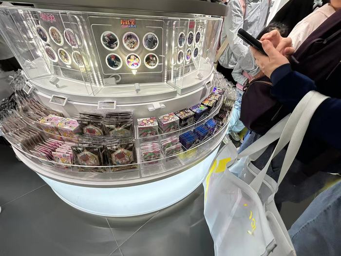 卡游旗舰店 图片拍摄：界面新闻 李烨