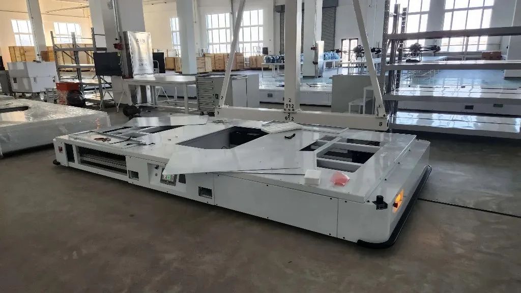 联合飞机设备安装现场