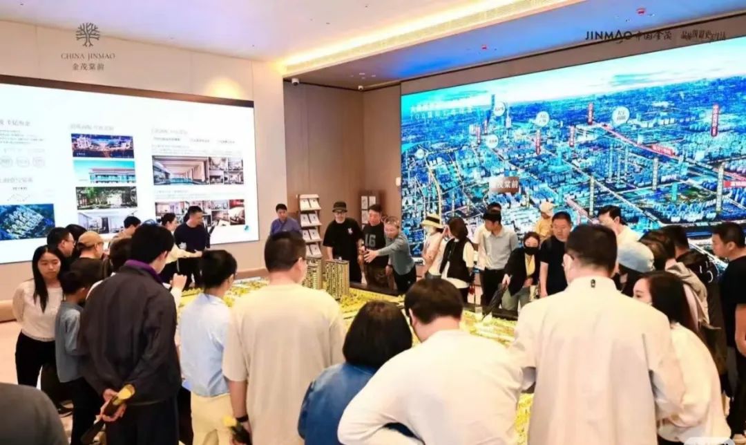上海多楼盘，五一火力全开！有的备案价近20万/㎡，一抢而空，样板间同时挤满三四组人_新浪财经_新浪网