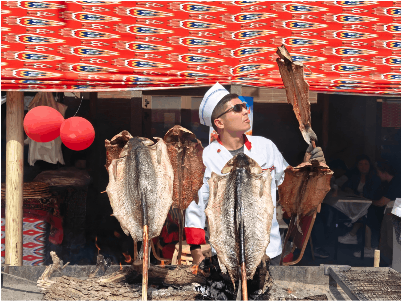 尉犁第十二届罗布人民俗烧烤季吸引全疆乃至全国游客共赴一场美味之约  （央广网记者姜茸制图）