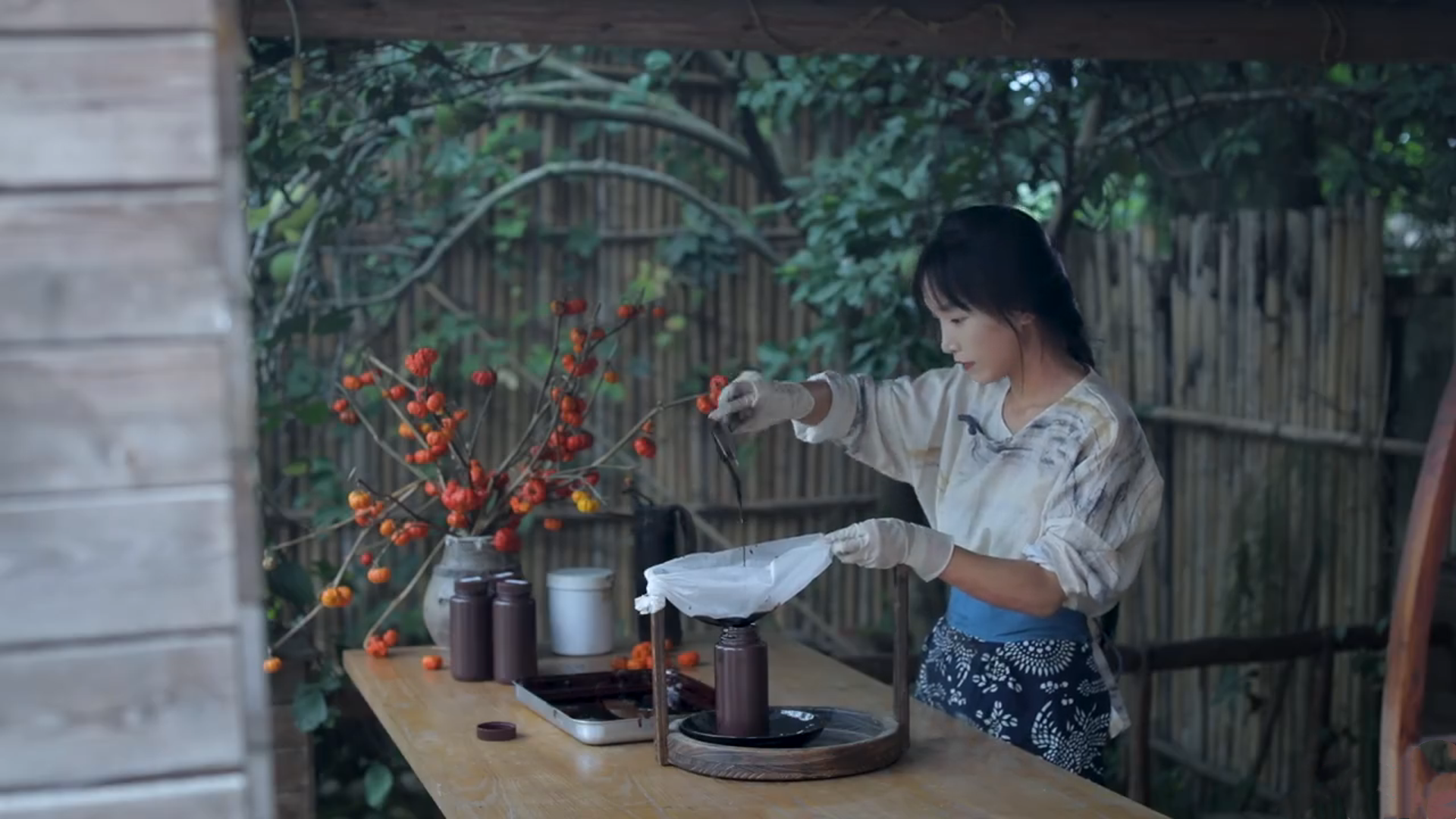 非遗大师夸李子柒:学艺快、能吃苦,动手能力太强!|非遗_新浪财经_新浪网