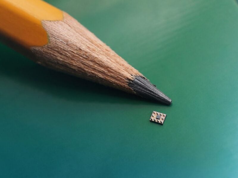 5G和GNSS的微型MEMS移动时钟生成器