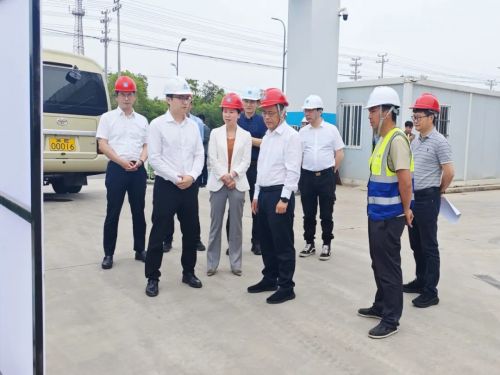侯纽市领导人调查了上面的项目建设区（Huzhou）