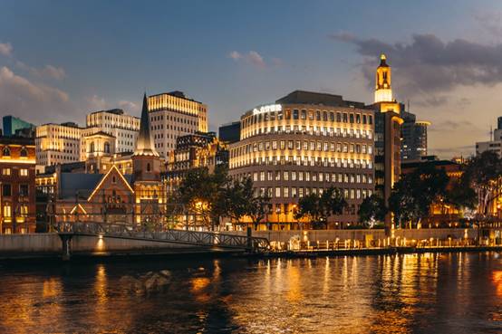 华灯初上的洛克·外滩源ROCKBUND