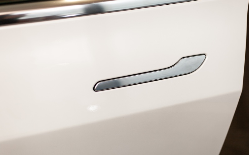 ▲隐藏式门把手被广泛应用，虽然极大增强了汽车的科技美感，但同时也暴露出诸多问题。图/IC photo