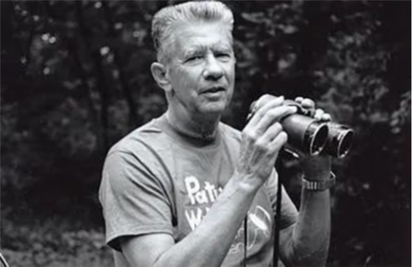 科学家罗宾斯。图片来源：Barbara Dowell, United States Geological Survey