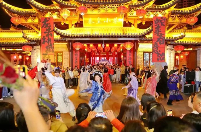 假日经济热浪背后升级