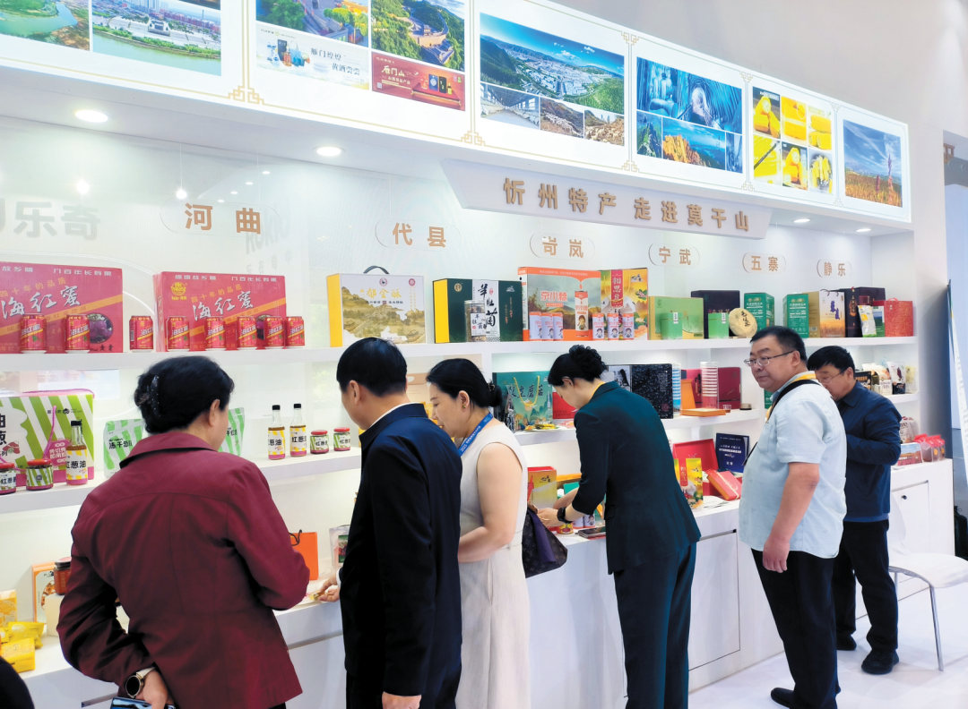 忻州特优产品吸引了全国各地嘉宾的目光。魏鹏飞摄