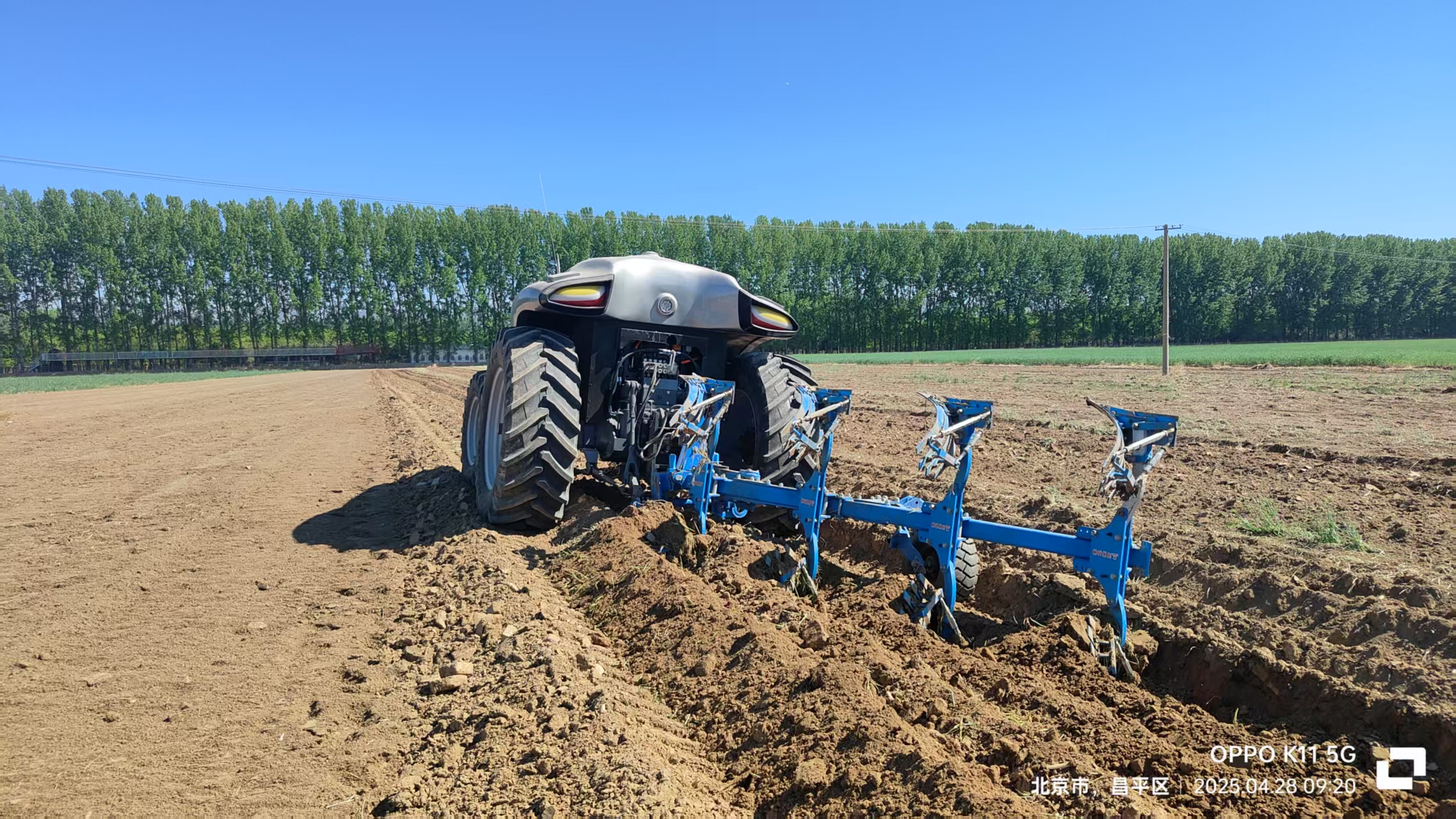 鸿鹄t200带翻转犁作业