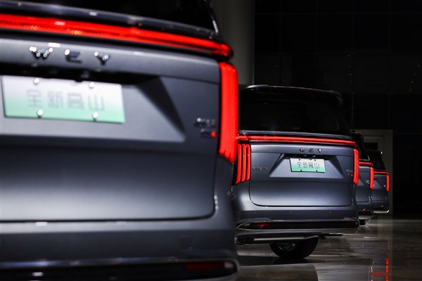 全面超越丰田埃尔法！长城豪华MPV魏牌高山上市：30.98万起