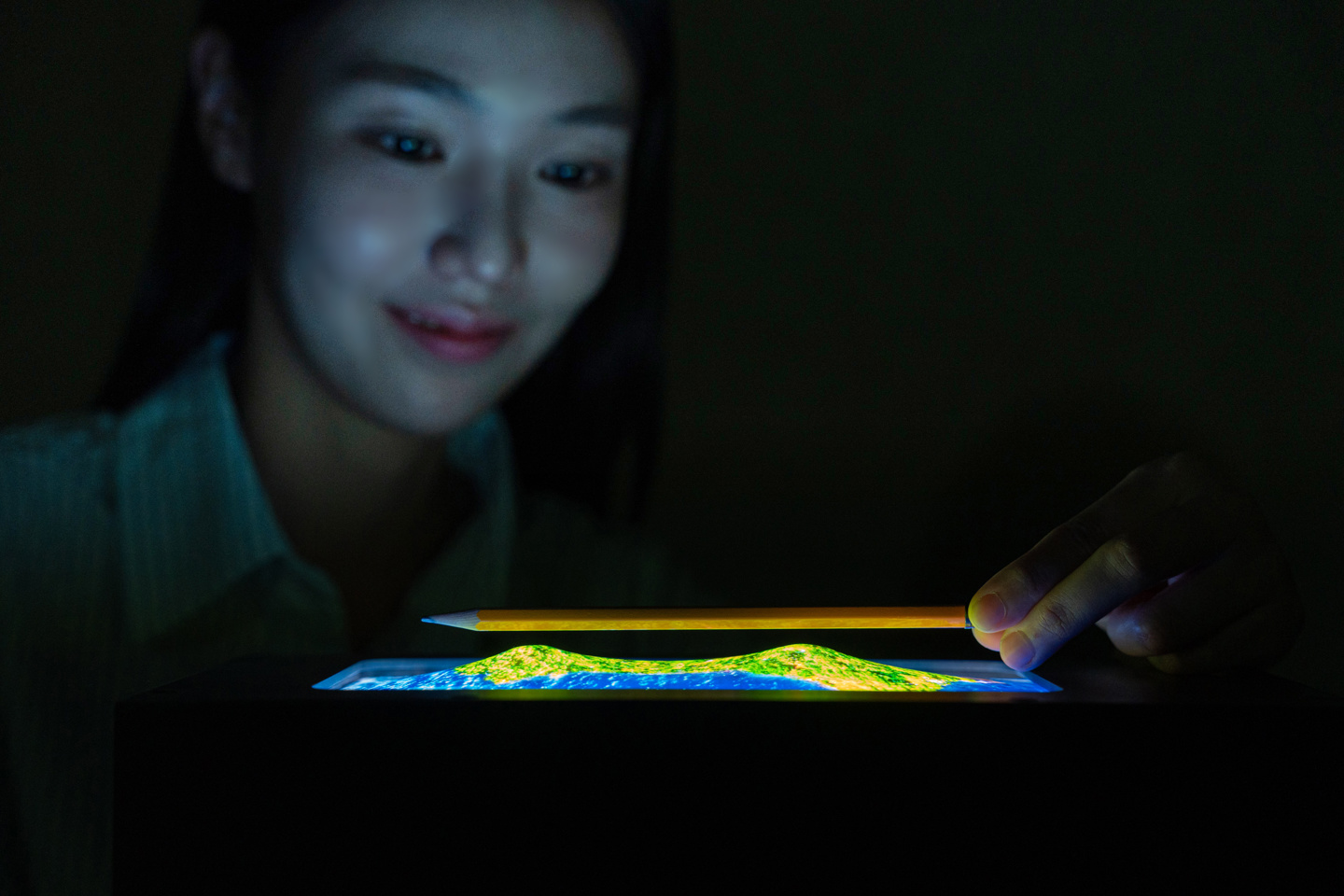 ▲ 双轴拉伸 Micro LED