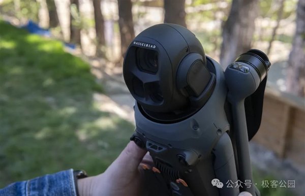 大疆 Mavic 4 Pro 云台设计 | 图片来源：极客公园