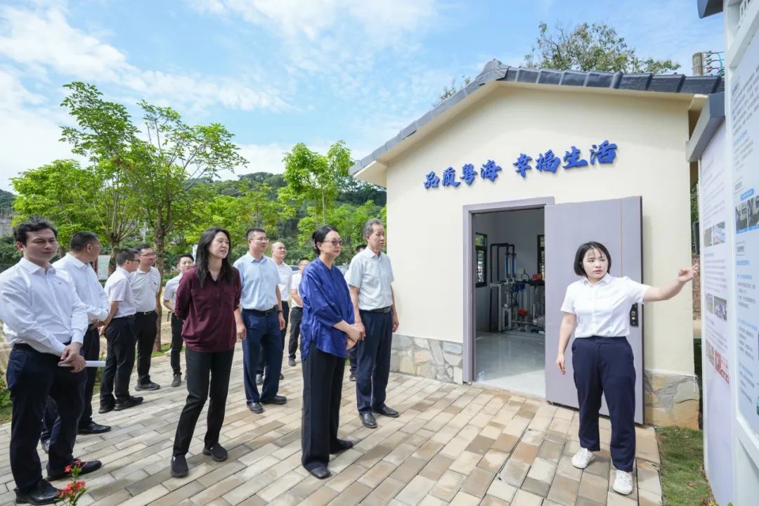 听取“未来水系统”介绍