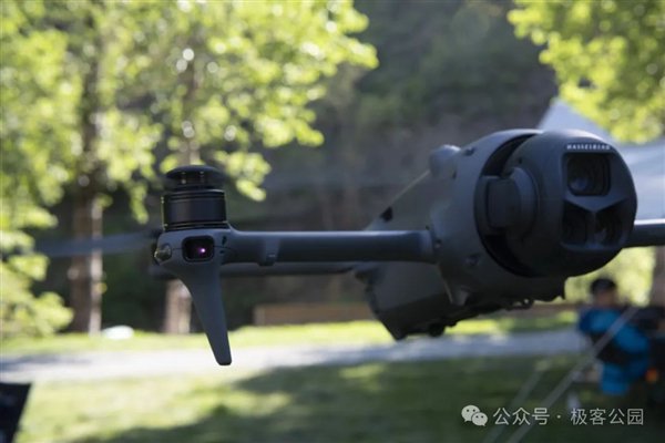 位于机臂终端的前向避障雷达 | 图片来源：极客公园