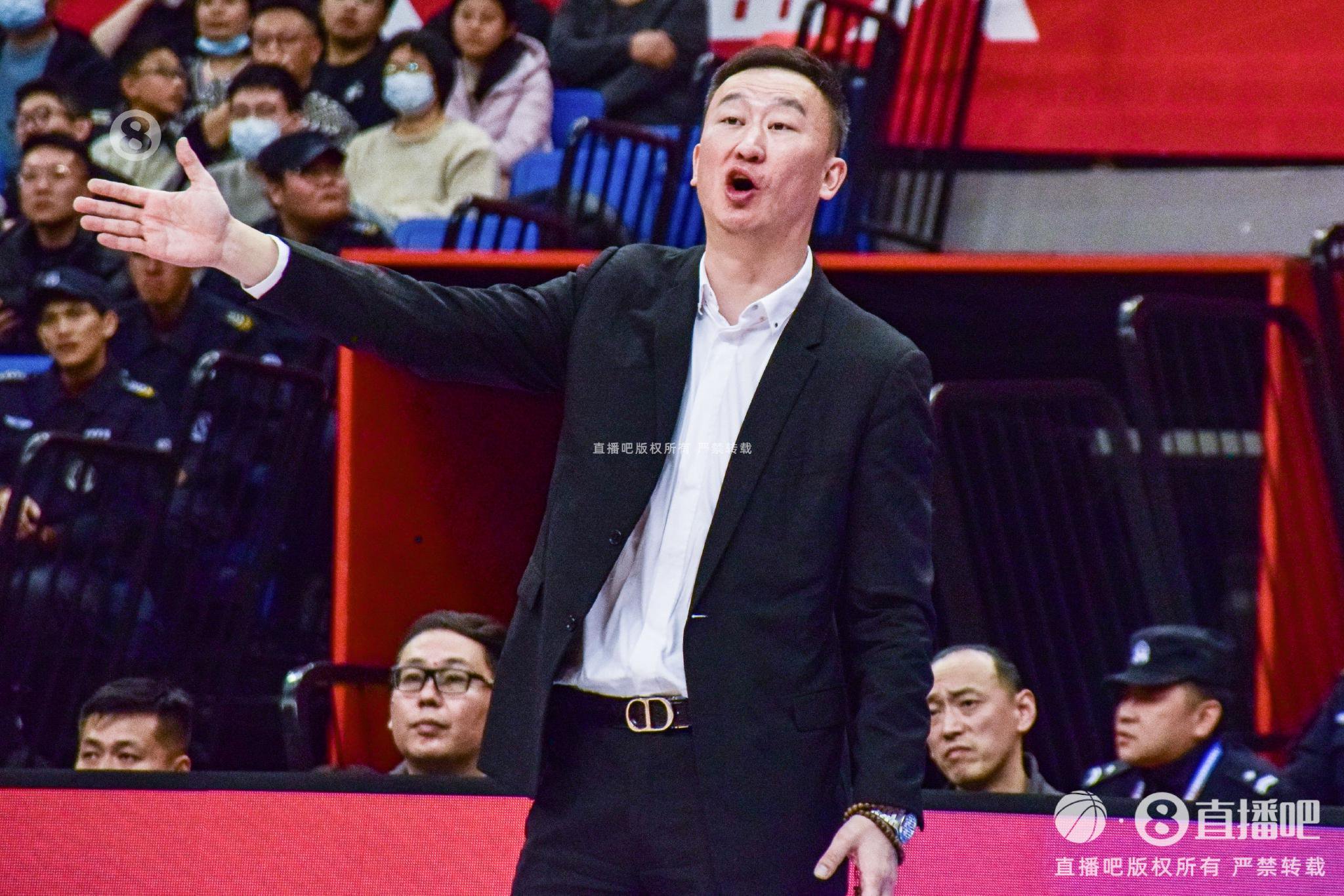 媒体人:虽然青岛三周前止步八强 但广厦的表现让青岛一直被谈论