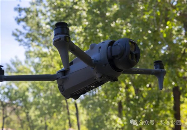 低风阻外观设计也带来了更快的飞行速度 | 图片来源：极客公园