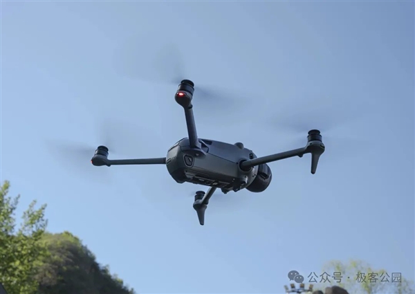 大疆 Mavic 4 Pro | 图片来源：极客公园