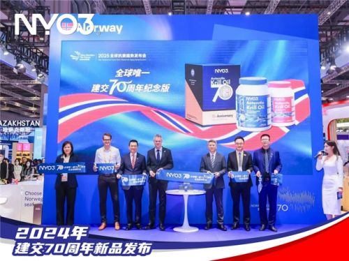 【纪念款产品亮相进博引发现场热烈讨论】